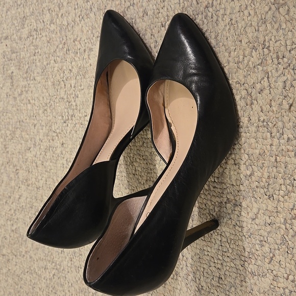 VINCE CAMUTO VP Halona Heels - Picture 8 of 9